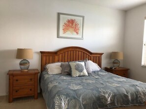 2 bedrooms, WiFi, bed sheets - Ocean Village 2/2 Condo (Fort Pierce)