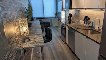Fridge, microwave, oven, stovetop