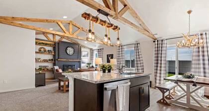 Sawtooth Mountain View Family Home, Caldwell