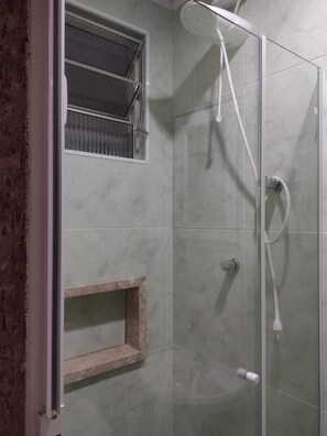 Doccia, carta igienica