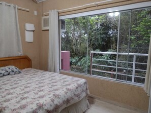 2 quartos, berço de viagem, Wi-Fi de cortesia, roupa de cama