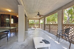 Outdoor dining - Pet Friendly-2min Walk to Beach-Pvt Heated Pool (Hilton Head Island)