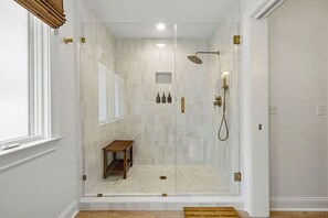 Badewanne, Bidet, Handtücher