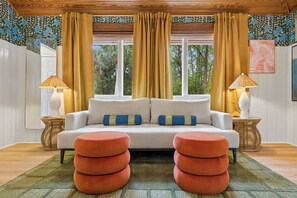 Smart TV, tavolo da ping pong, impianto stereo