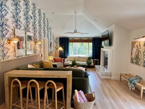 Smart TV, ping pong, stereo