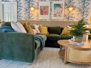 Smart TV, ping pong, stereo