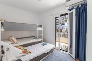 2 makuuhuonetta, silitysrauta/-lauta, ilmainen Wi-Fi, vuodevaatteet