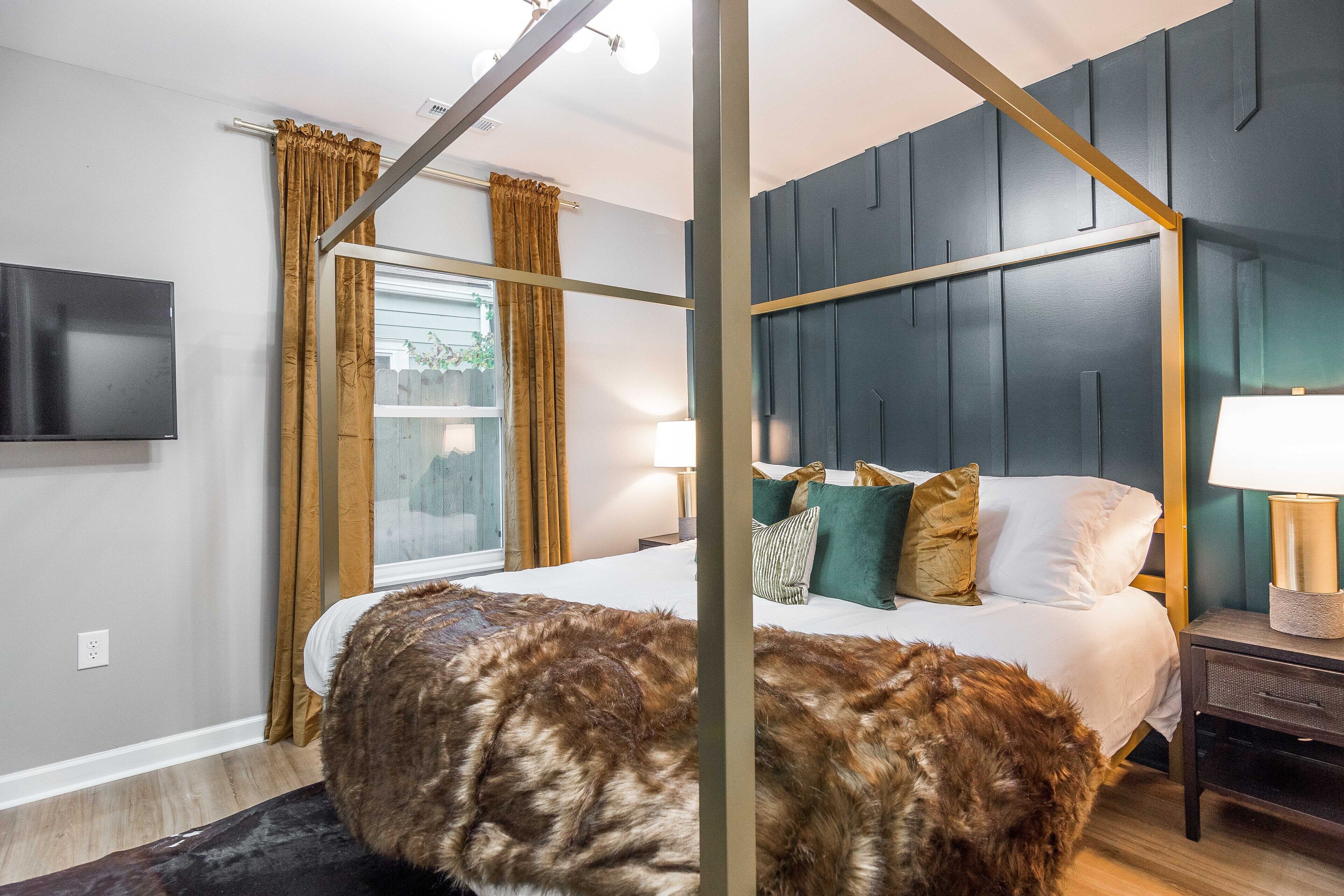 2 bedrooms, desk, iron/ironing board, travel cot