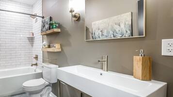 Combined shower/bathtub, hair dryer, towels, toilet paper