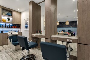 Spa - The new Lux Maho Reef Studio is a comfortable, stylish and in the best location! (Simpson Bay)