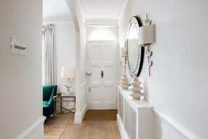 Interior - The Impressionist's Fireplace – 4 Bedroom Home in Chelsea (London)