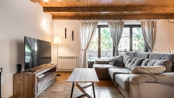 Televisie en een open haard