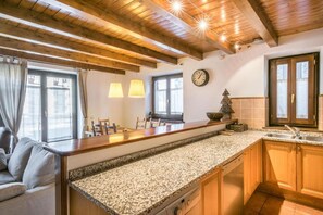 Unclassified image, 2 of 28, button