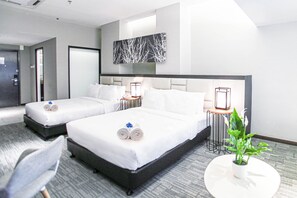 Deluxe Room, 1 Bedroom | 1 bedroom, minibar, in-room safe, blackout drapes - Fives Hotel DNP (Johor Bahru)