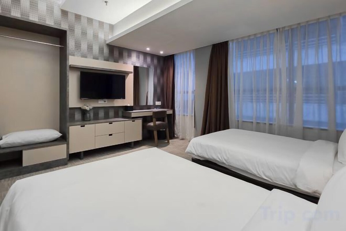 1 bedroom, minibar, in-room safe, blackout curtains