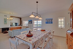 Dining - Villa with spectacular views out to the neighboring hills and valley (Loulé)