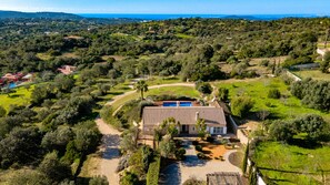 Exterior - Villa with spectacular views out to the neighboring hills and valley (Loulé)
