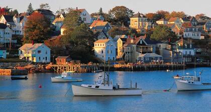 Charming restored 1830s cape Deer Isle