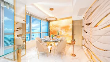 Regala Suite | 1 bedroom, minibar, in-room safe, desk