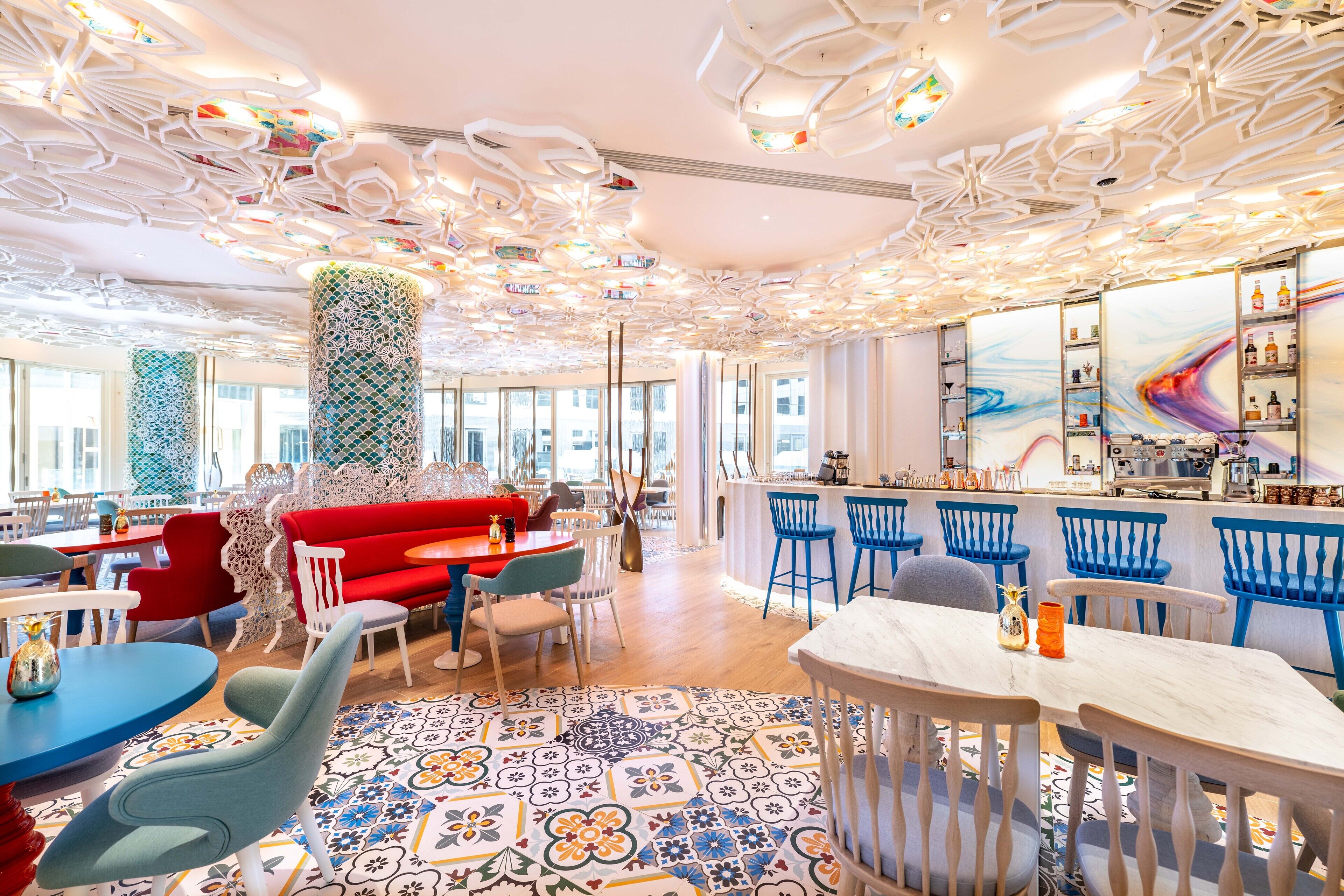 3 restaurants, breakfast, lunch, dinner served; international cuisine