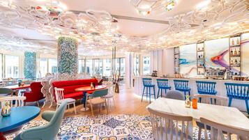 Breakfast, lunch, dinner served; international cuisine