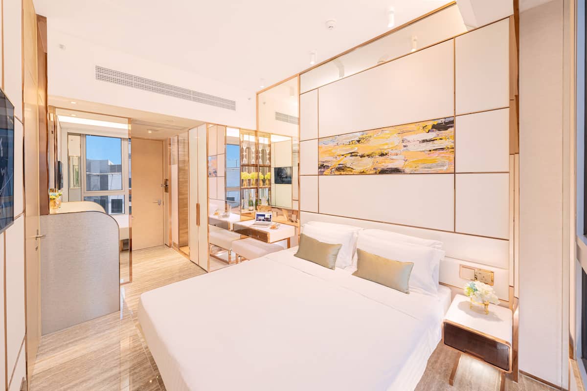 Garden View Room | 1 bedroom, minibar, in-room safe, desk