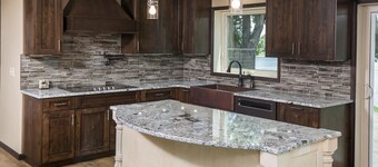 Private Lakefront home surround by nature. Great for Family Gatherings!