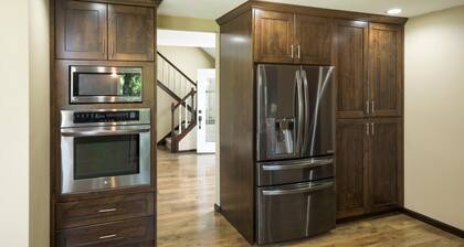 Private Lakefront home surround by nature. Great for Family Gatherings!