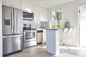 Fridge, microwave, oven, stovetop - 2. Waterfront Retreat w/ Ocean Access, Key Largo! (Key Largo)