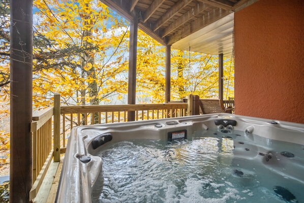 Outdoor spa tub