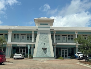 Exterior - 3BR Beach Condo Walk to Shops & Restaurants (Pensacola)