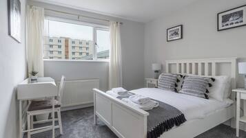 3 bedrooms, iron/ironing board, WiFi, bed sheets