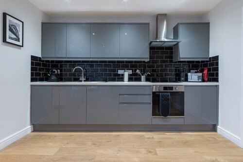 Howick House-Sleeps 5-Pet friendly-Parking-Garden