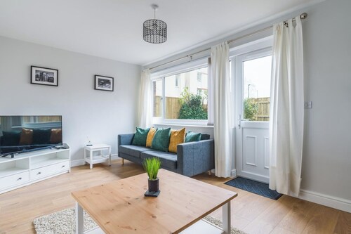 Howick House-Sleeps 5-Pet friendly-Parking-Garden