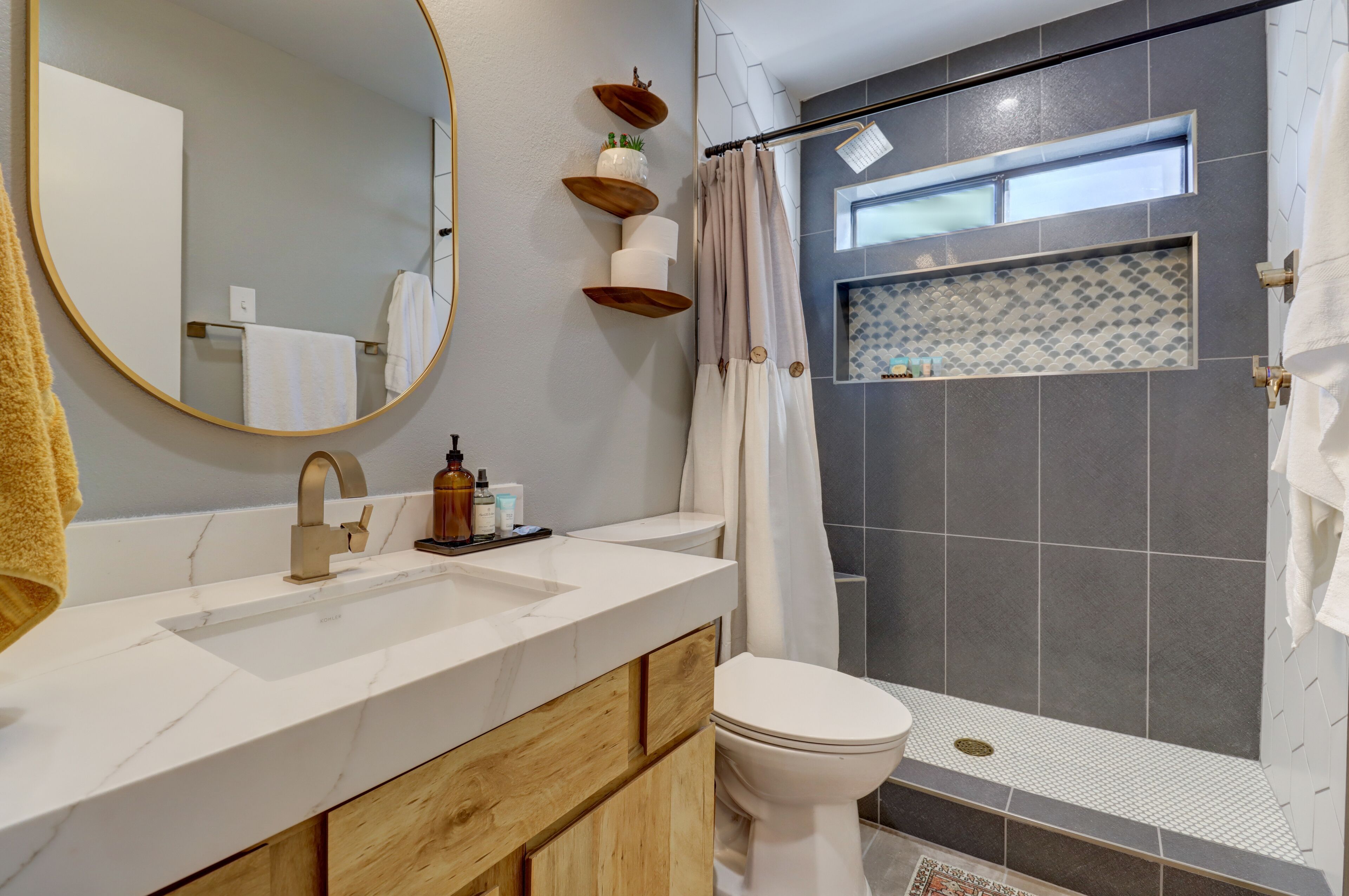 Stevie's Place: A Groovy Cabin Near Downtown Prescott