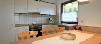 Hermoso apartamento para 7 personas con WIFI, TV, balcón y aparcamiento