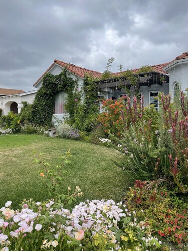 Garden oasis - 4 bedroom home centrally located