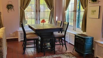 1 bedroom, individually decorated, individually furnished