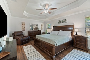 4 bedrooms, iron/ironing board, travel cot, WiFi - Pensacola Dog-Friendly Retreat: Backyard | Firepit (Pensacola)