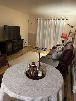 Living area - Quiet Condo Near Hospital (Grand Junction)