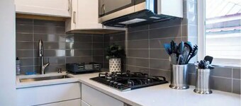 The Olive Den - Spacious New Remodel - Big Groups..