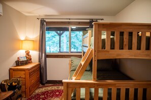 2 bedrooms, in-room safe, desk, travel crib