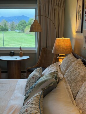 Comfort Room, Mountain View | Desk, laptop workspace, blackout curtains, free WiFi - Gale River House - Boutique Hotel (Franconia)