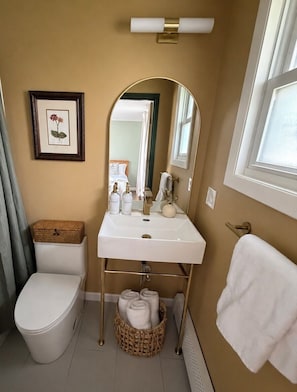 Design Double Room, Mountain View | Bathroom