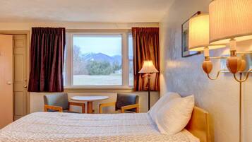 Comfort-Zimmer, Bergblick | Schreibtisch, laptopgeeigneter Arbeitsplatz, VerdunkelungsvorhÀnge