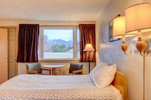 Comfort Room, Mountain View | Desk, laptop workspace, blackout curtains, free WiFi - Gale River Motel (Franconia)