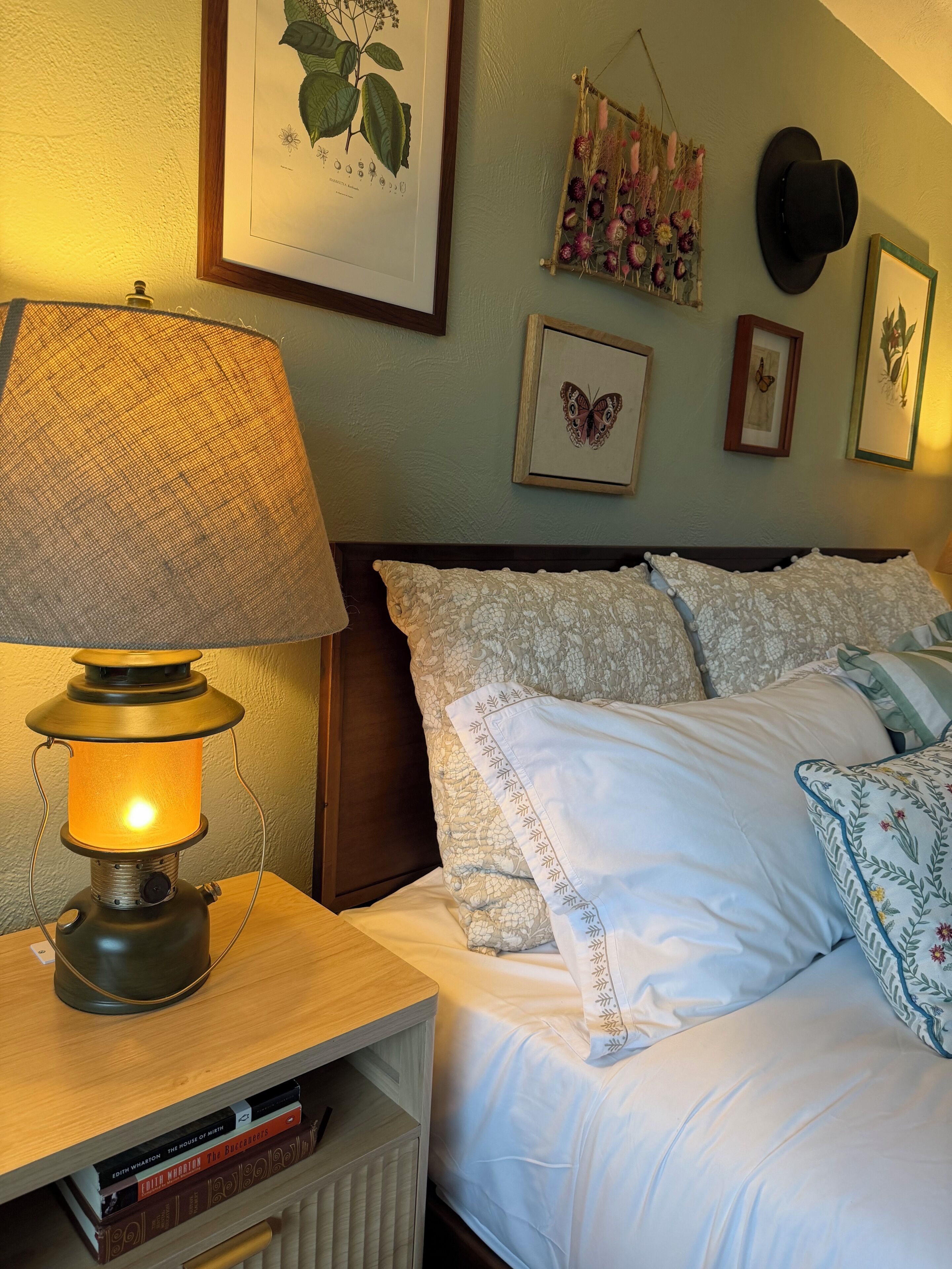 Comfort Room, Mountain View | Desk, laptop workspace, blackout curtains, free WiFi