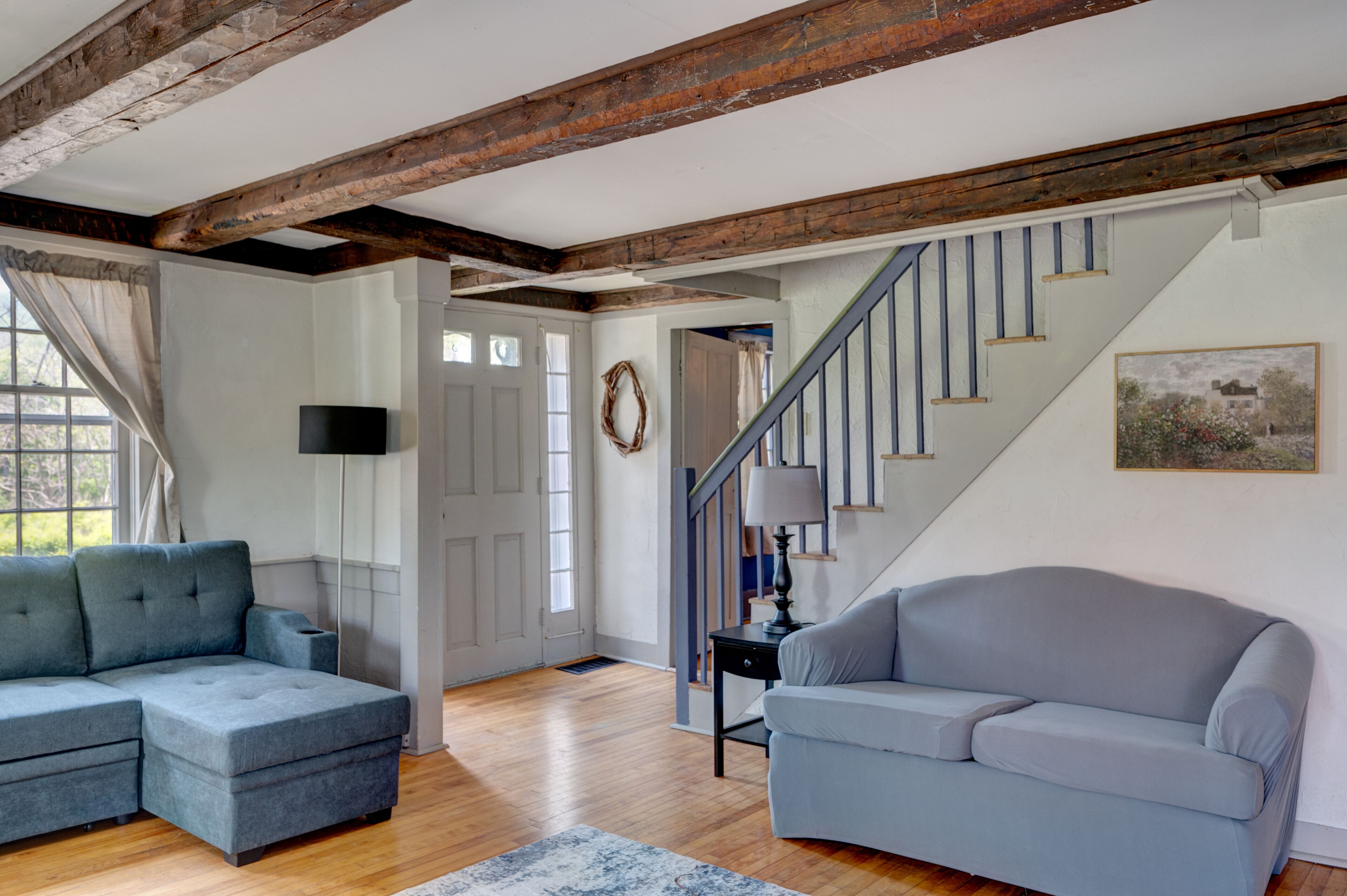 ファミリー キャビン | リビング エリア | 32 インチの液晶テレビ (ケーブル放送視聴可)、テレビ