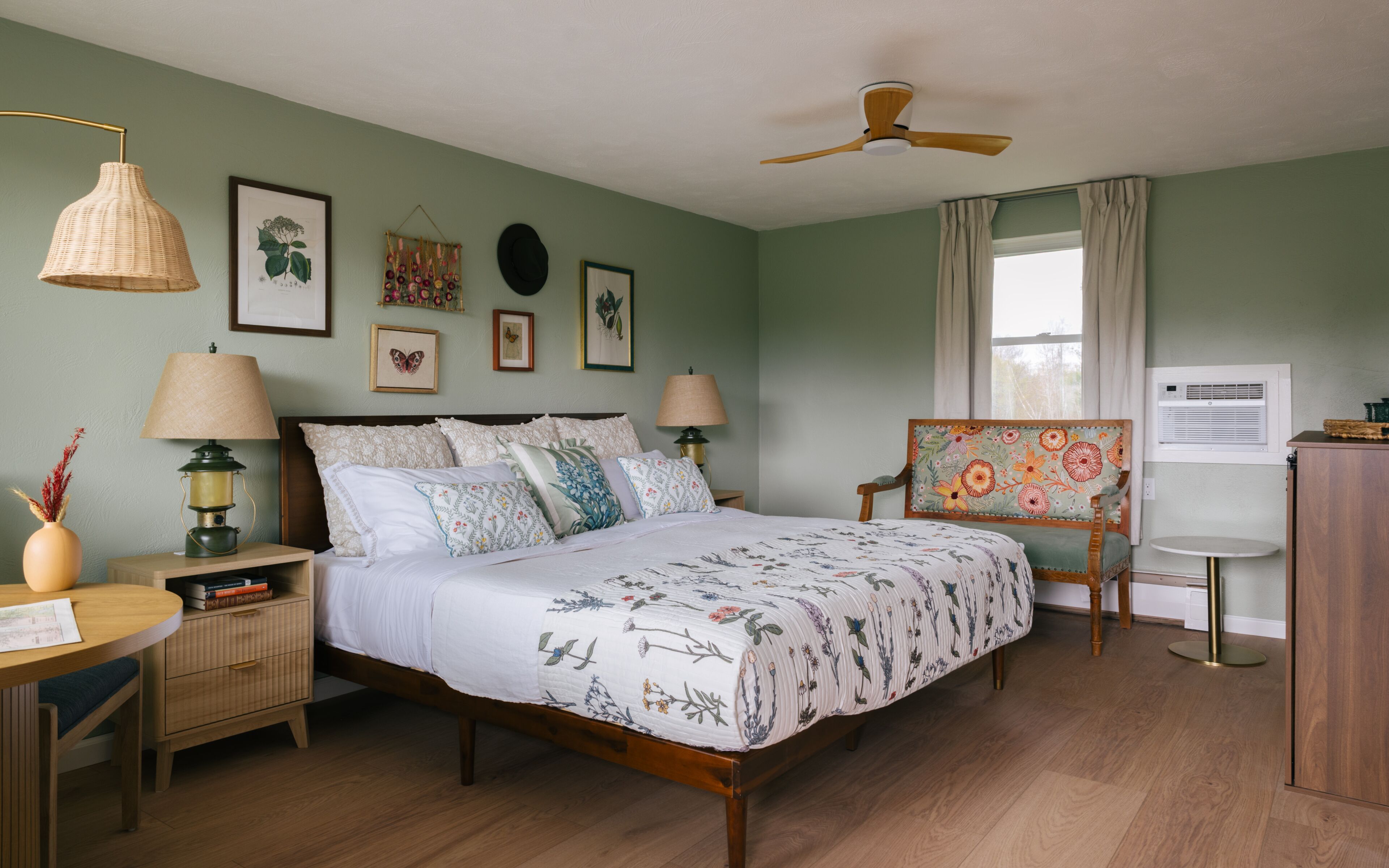 Comfort Single Room, 1 King Bed | Premium bedding, down comforters, memory foam beds, desk