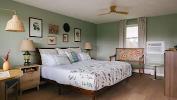 Comfort Single Room, 1 King Bed | Premium bedding, down comforters, memory foam beds, desk